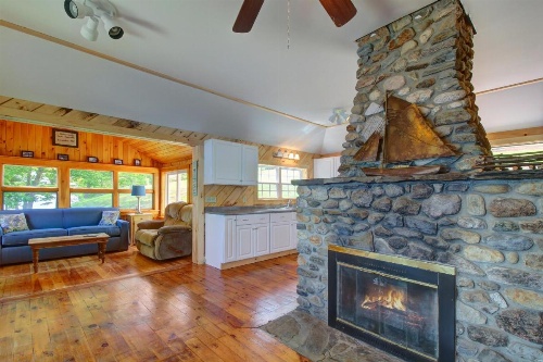 Damariscotta Lakefront Retreat image 15