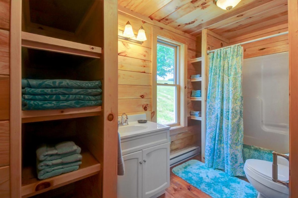 Damariscotta Lakefront Retreat Image 17