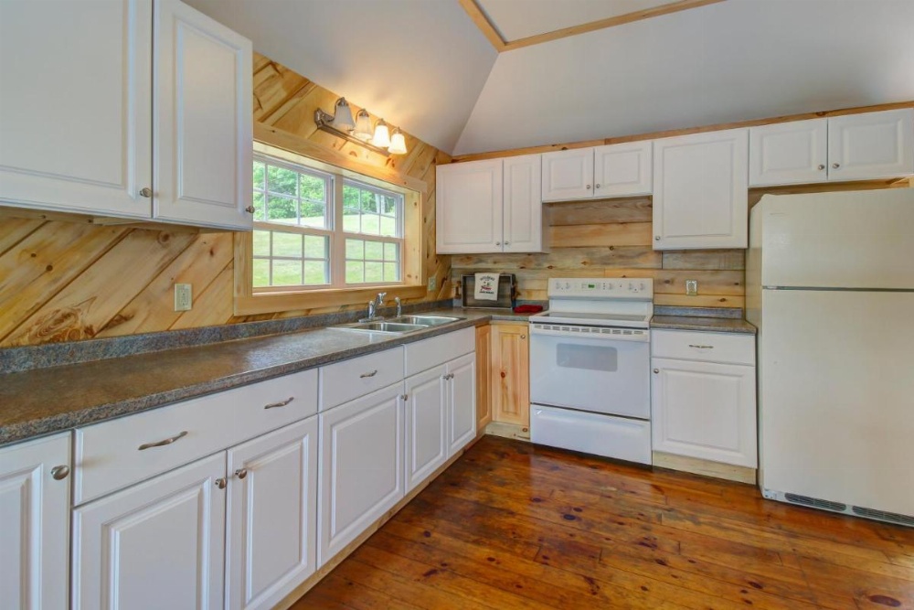 Damariscotta Lakefront Retreat Image 25