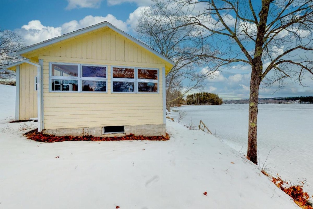 Damariscotta Lakefront Retreat Image 37